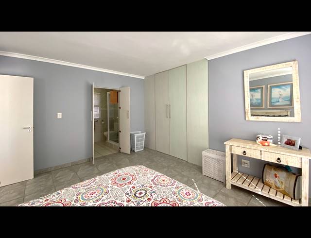 6 BEDROOM HOUSE FOR SALE IN DWARSKERSBOS